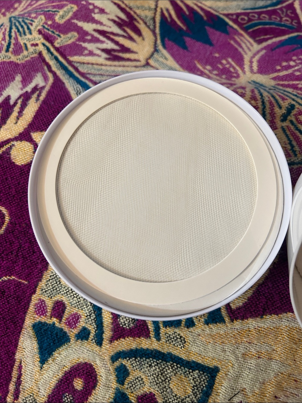 New Oscar De La Renta Body Powder - Picture 12 of 14